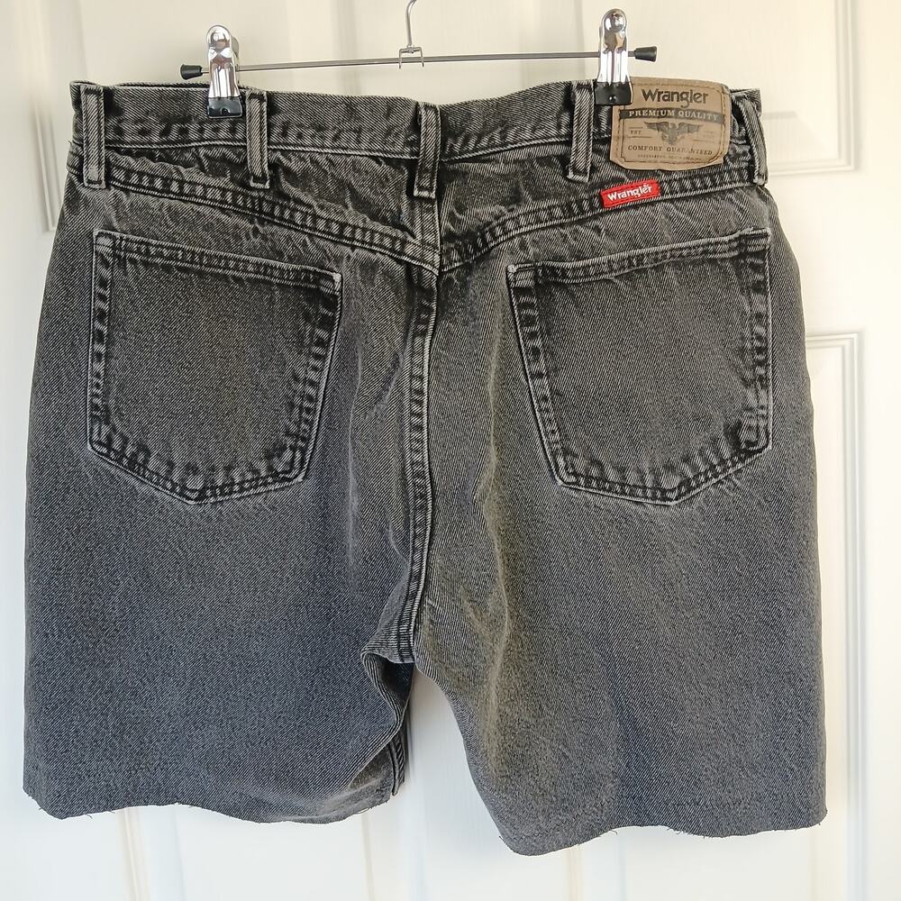 Wrangler Relaxed Fit Black Denim Jean Cutoffs 36" waist cotton shorts jorts - Picture 2 of 12
